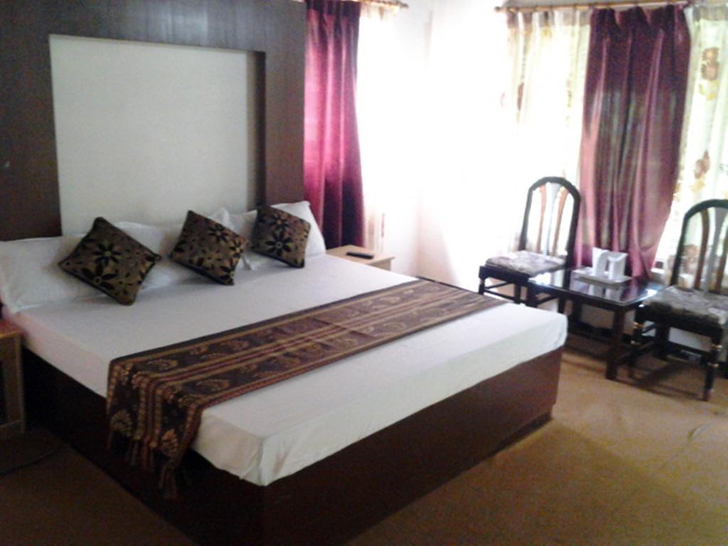Hotel Arsh International Nainital Buitenkant foto