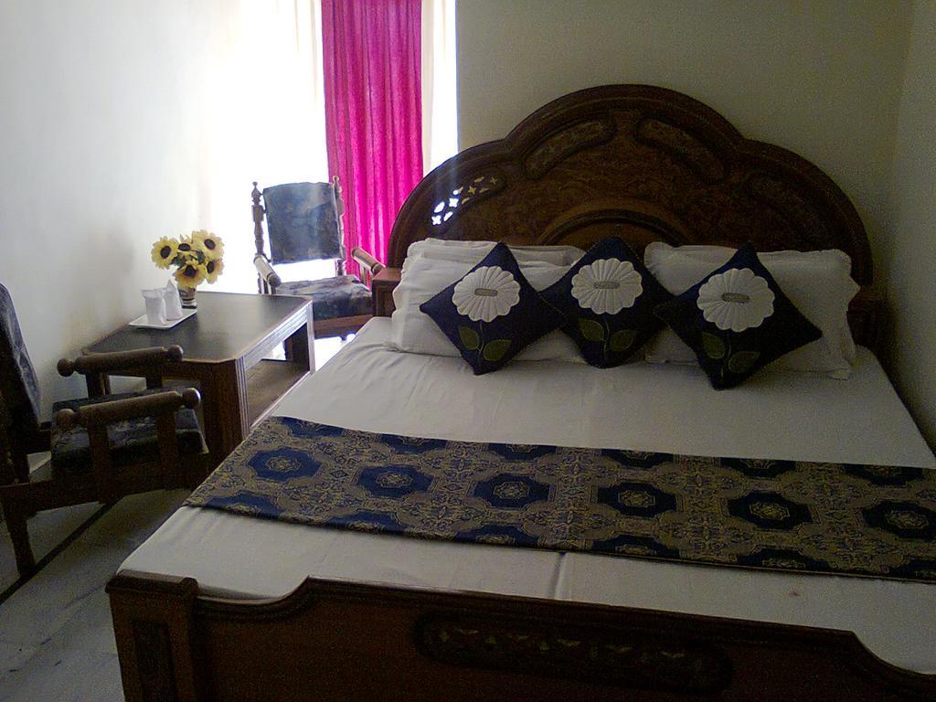 Hotel Arsh International Nainital Kamer foto