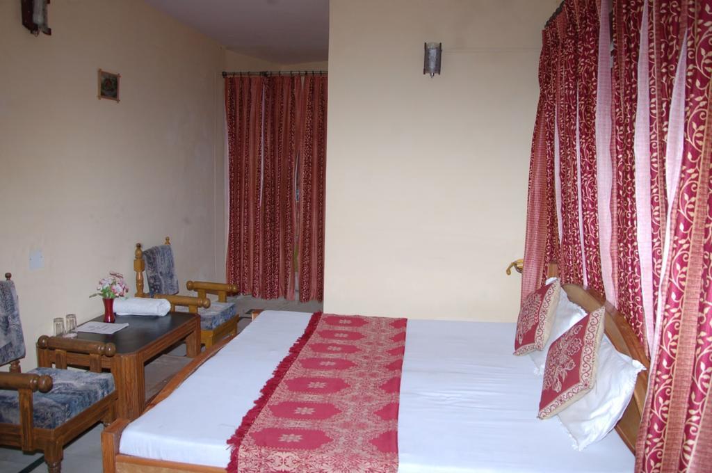 Hotel Arsh International Nainital Kamer foto