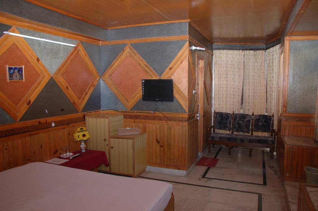 Hotel Arsh International Nainital Buitenkant foto