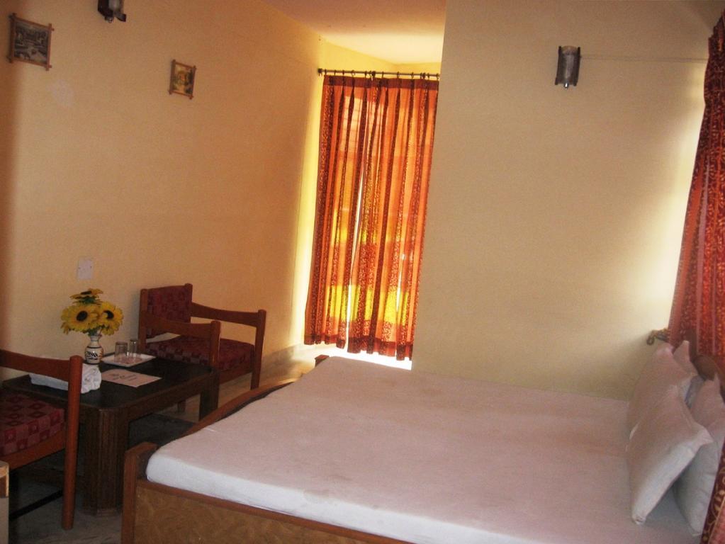 Hotel Arsh International Nainital Kamer foto