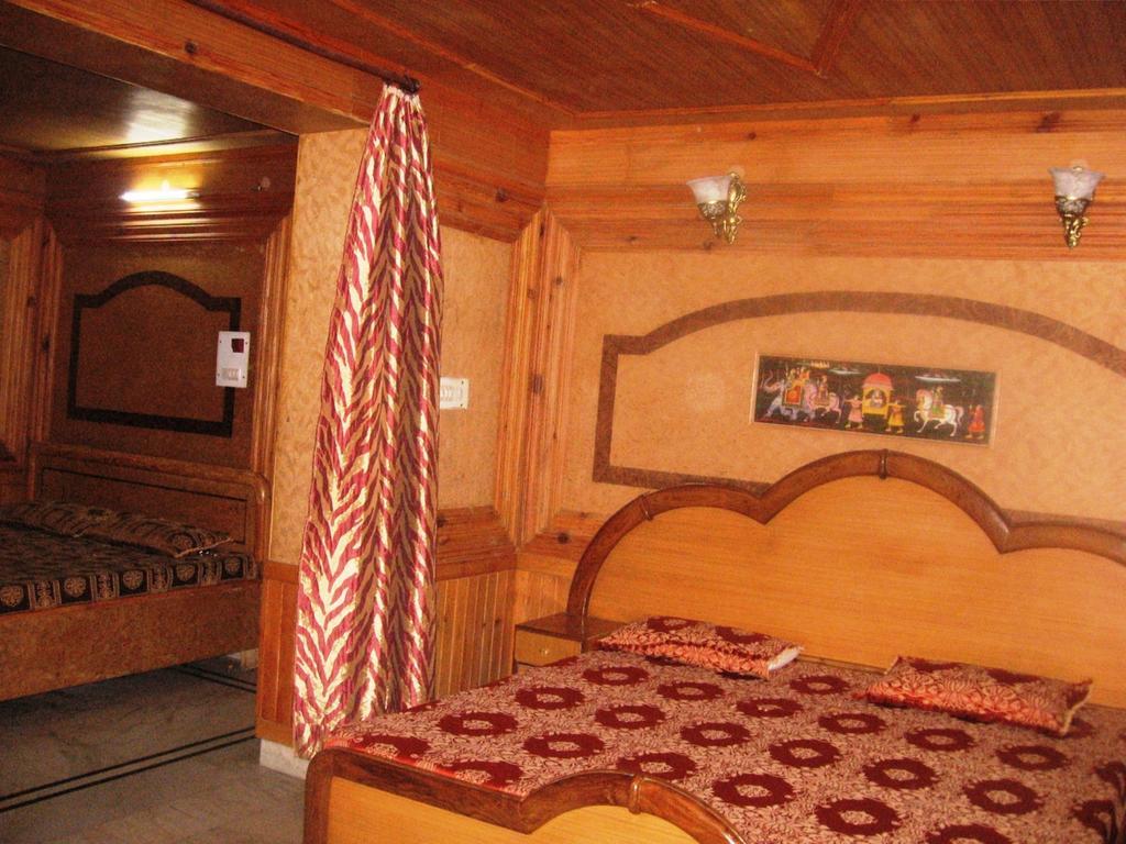 Hotel Arsh International Nainital Buitenkant foto