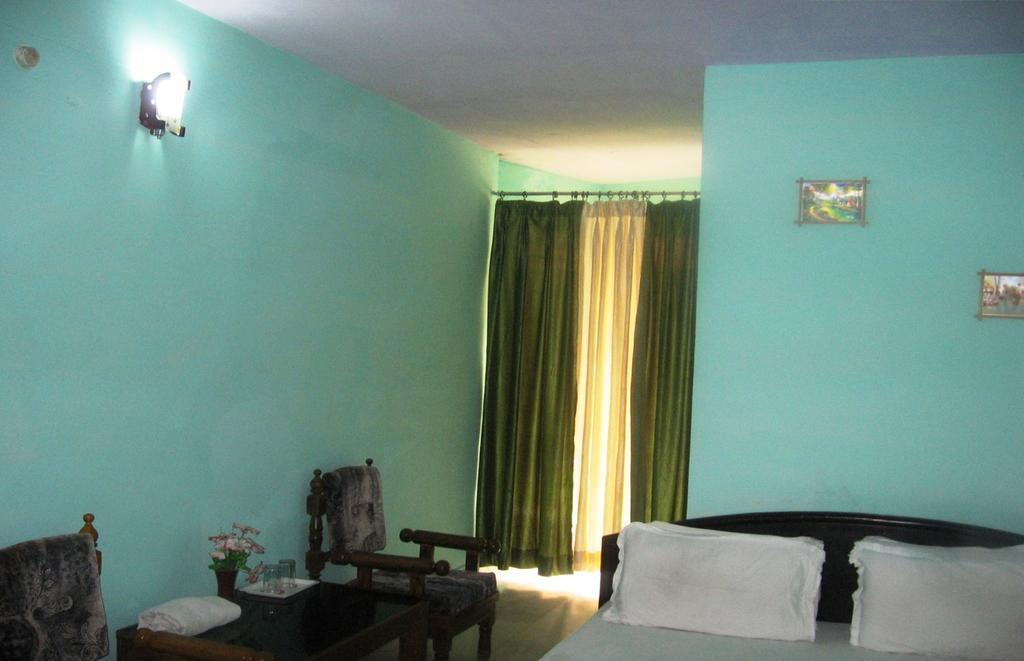 Hotel Arsh International Nainital Kamer foto