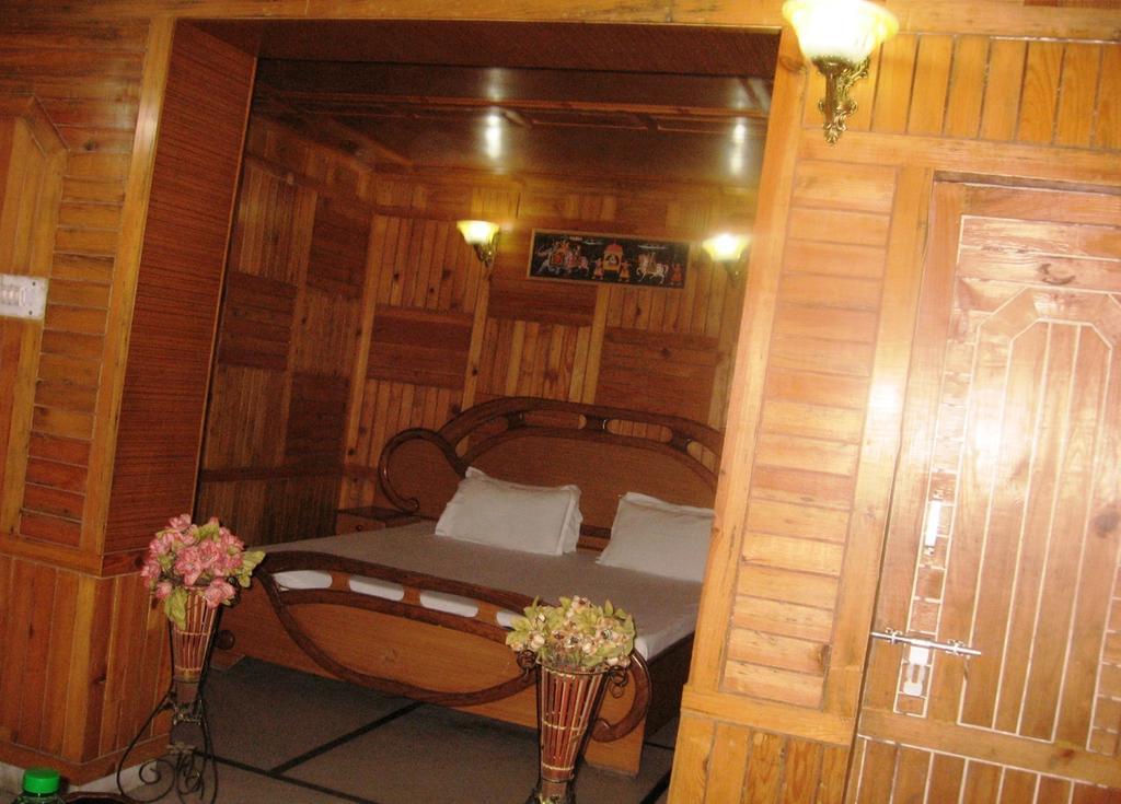Hotel Arsh International Nainital Buitenkant foto